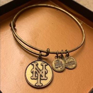 Alex And Ani New York Yankees NYYc logo
